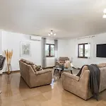 וילה Miromar App