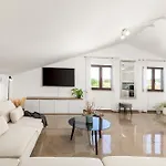 Miromar App Villa