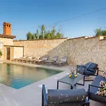 Miromar App Villa *
