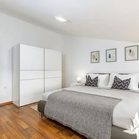 Miromar App Villa *