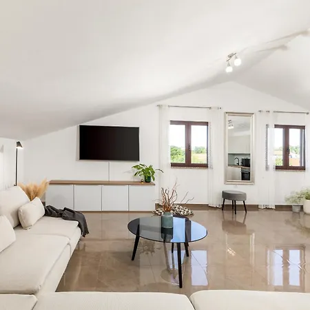 Miromar App Villa